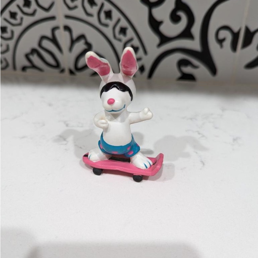 BEACH BUNNIES Skateboard PVC Figure - Hardees Kids Meal Toy - 1989 Applause